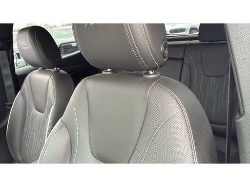 Used 2026 Buick Encore GX Avenir w/ Avenir Technology Package image 5