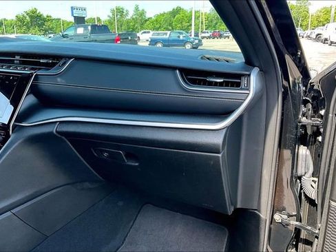 Used 2025 Jeep Grand Cherokee Altitude AWD/4WD image 25