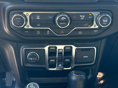 Used 2023 Jeep Gladiator Sport image 24