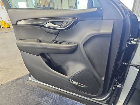 Used 2025 Buick Envision Preferred AWD/4WD image 27