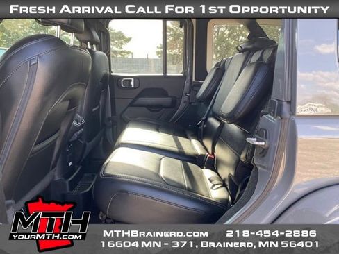 Used 2022 Jeep Wrangler Unlimited Sahara w/ Cold Weather Group AWD/4WD image 10