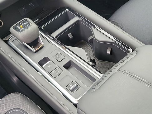 New 2025 Nissan Pathfinder SV image 10