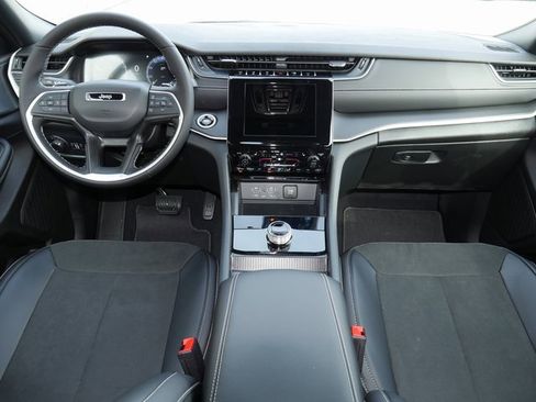 New 2025 Jeep Grand Cherokee Altitude image 5