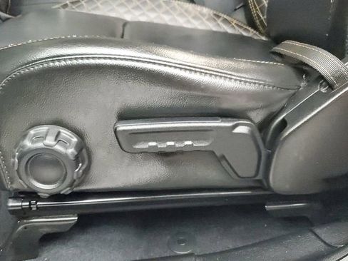 Used 2022 Jeep Wrangler Unlimited Sahara AWD/4WD image 22