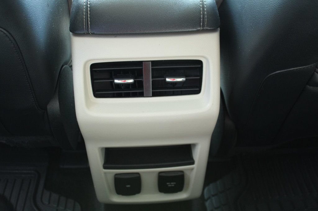 Used 2018 Ford Edge Titanium w/ Technology Package FWD image 32