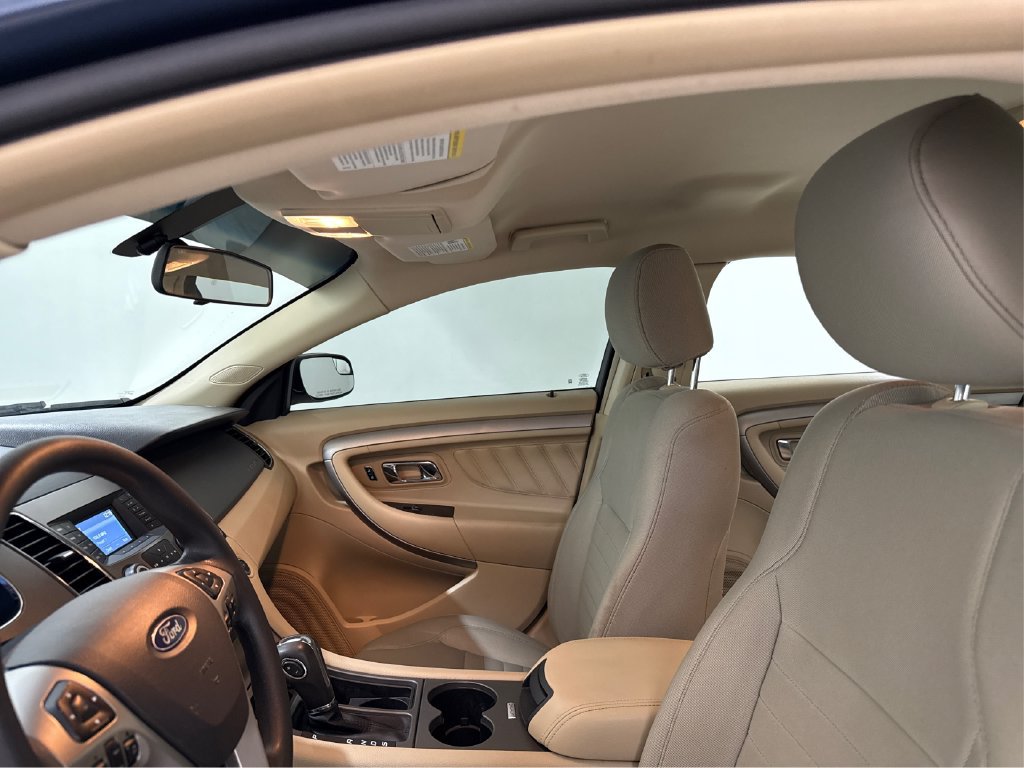 Used 2018 Ford Taurus SE FWD image 38