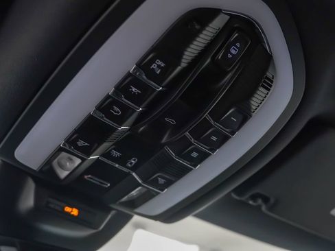 Certified 2026 Porsche Macan AWD/4WD image 28