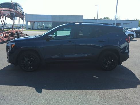 Used 2023 GMC Terrain SLE w/ Driver Convenience Package AWD/4WD image 5