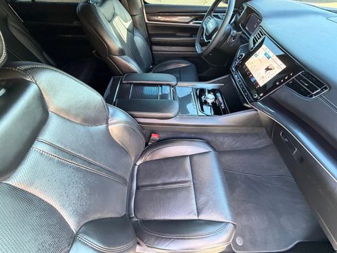 Used 2024 Jeep Wagoneer 4WD image 11