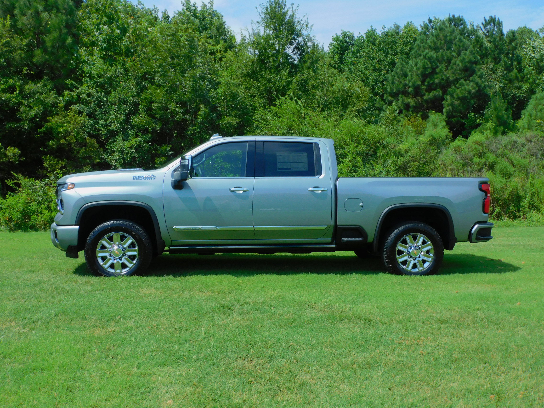 New 2026 Chevrolet Silverado 2500 High Country w/ High Country Premium Package AWD/4WD image 9