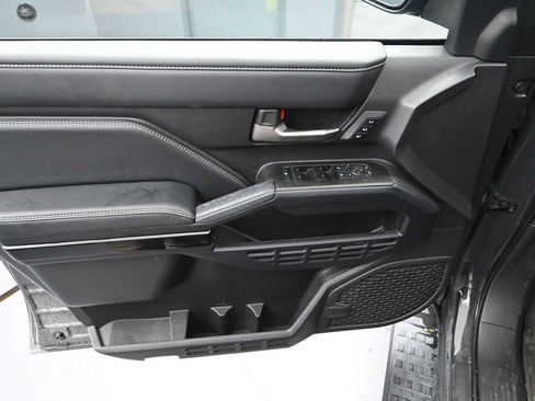 Used 2025 Toyota 4Runner Limited AWD/4WD image 12