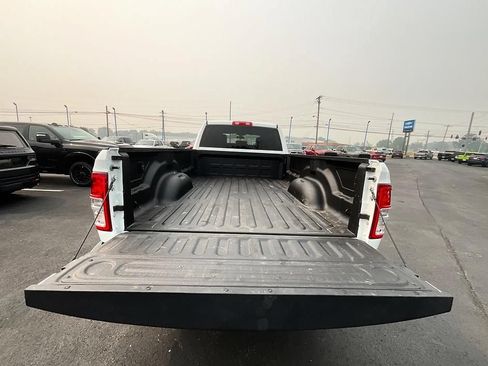 Used 2022 RAM 2500 Tradesman w/ Chrome Appearance Group AWD/4WD image 8