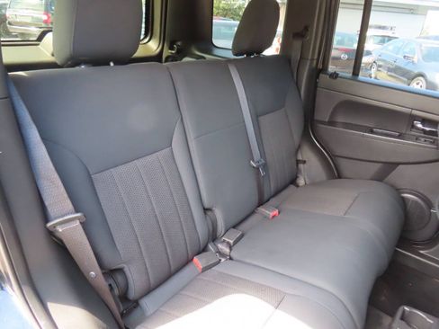 Used 2012 Jeep Liberty Sport AWD/4WD image 36