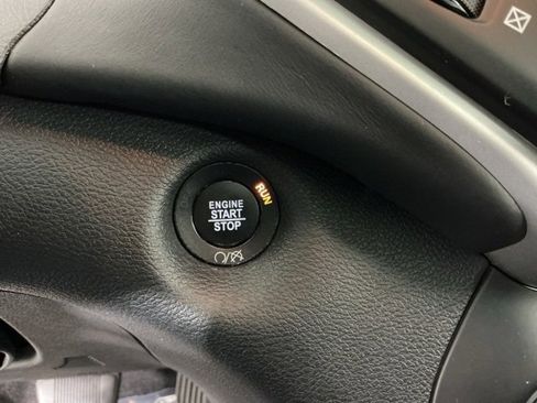 Used 2017 Jeep Cherokee Overland w/ Technology Group image 24