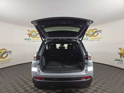 Used 2023 Jeep Grand Cherokee Altitude image 34