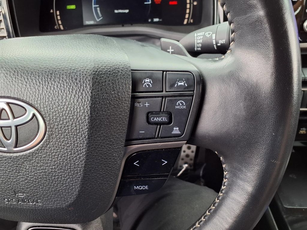 Used 2025 Toyota Camry SE FWD image 14