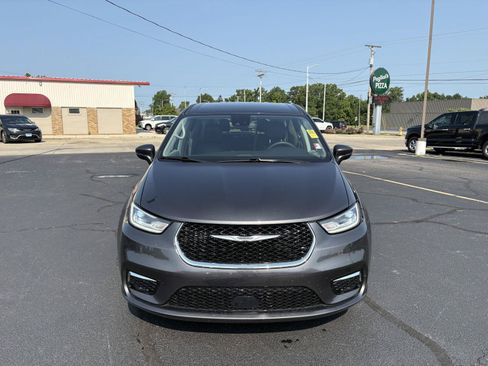 Used 2023 Chrysler Pacifica Touring-L FWD image 20