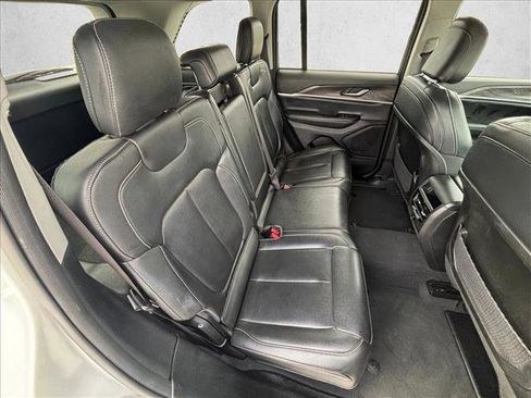 Used 2023 Jeep Grand Cherokee Limited image 21