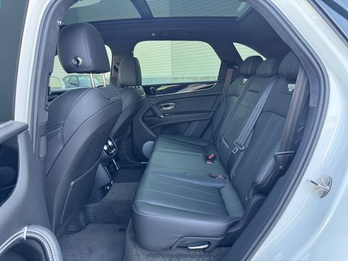 Used 2019 Bentley Bentayga image 21