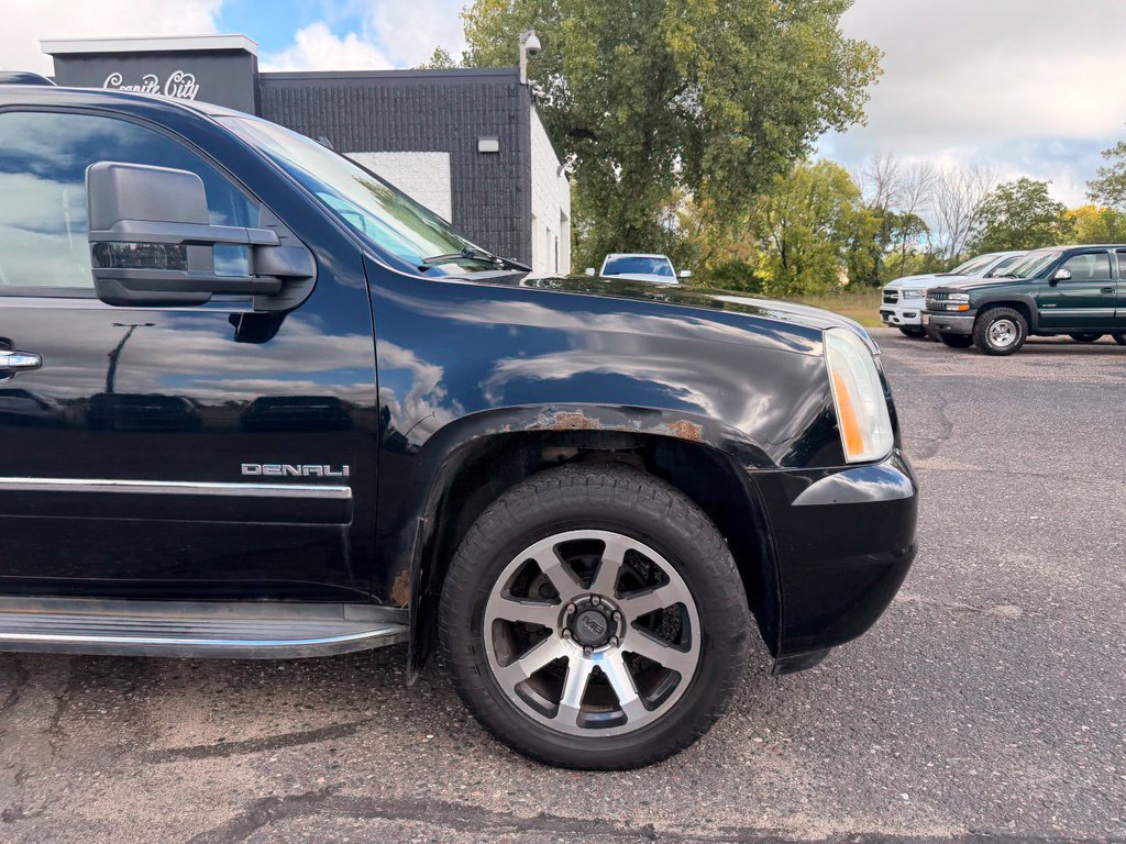 Used 2011 GMC Yukon XL Denali AWD/4WD image 2