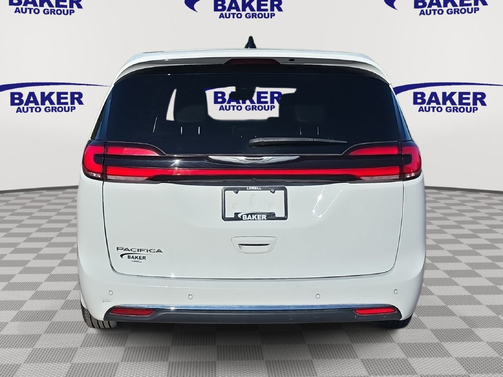 Used 2025 Chrysler Pacifica Select FWD image 4
