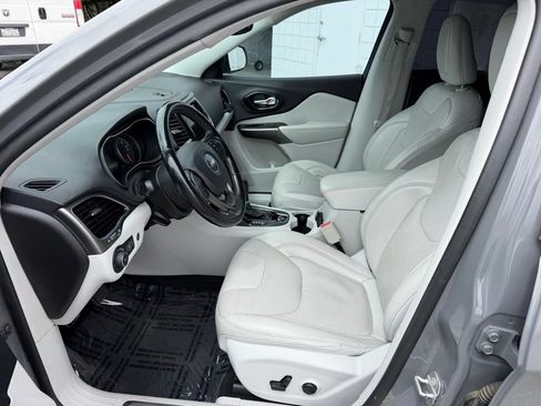 Used 2020 Jeep Cherokee Limited FWD image 16