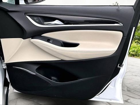 Used 2023 Buick Enclave Essence image 22