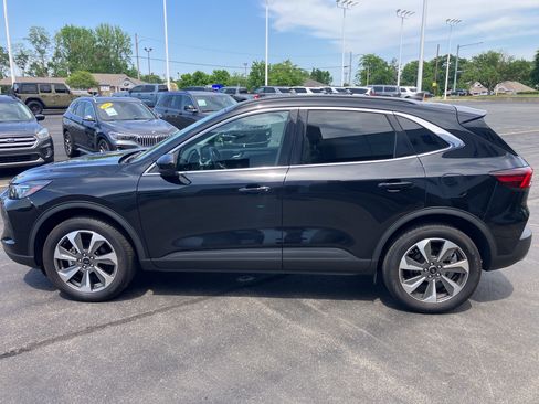 Certified 2025 Ford Escape Platinum AWD/4WD image 4