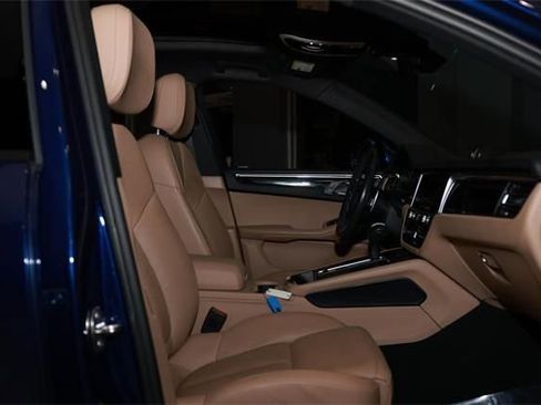 Used 2023 Porsche Macan w/ Premium Package Plus image 17