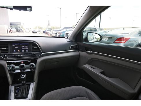 Used 2019 Hyundai Elantra SEL FWD image 13