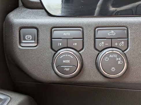 Used 2025 Chevrolet Silverado 1500 LT AWD/4WD image 20