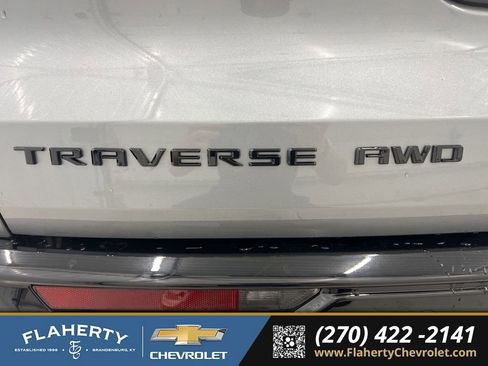 Used 2025 Chevrolet Traverse RS image 18