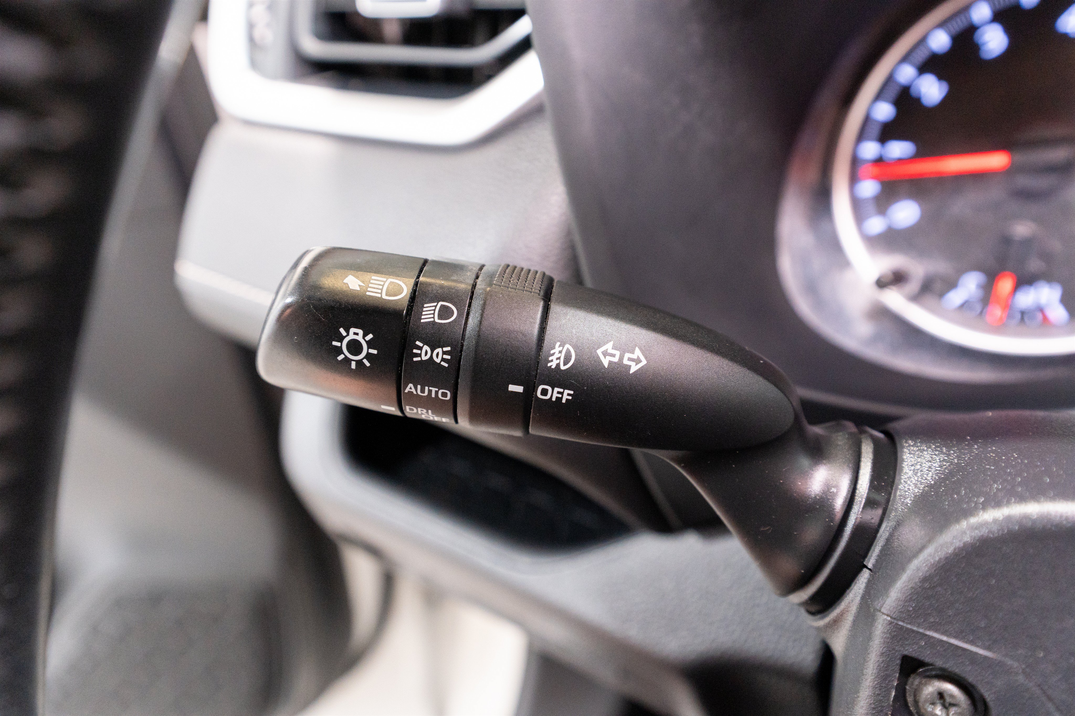 Used 2019 Toyota RAV4 XLE Premium FWD image 26