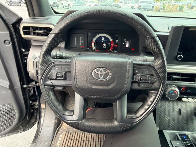 Certified 2025 Toyota Tacoma SR5 AWD/4WD image 19