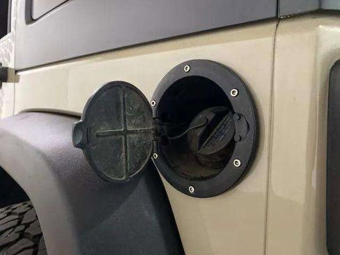 Used 2018 Jeep Wrangler Unlimited Sport S image 13