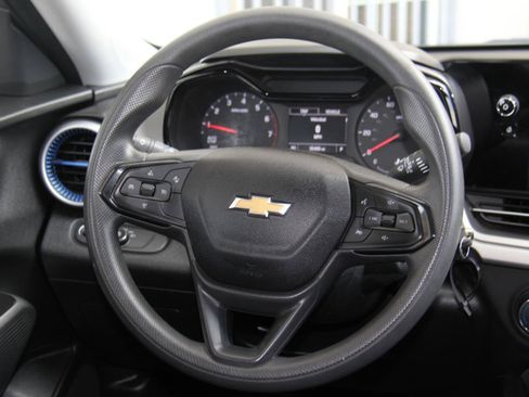 Used 2024 Chevrolet Trax LS w/ LS Convenience Package FWD image 11