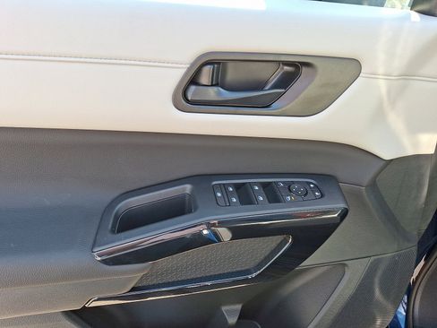 New 2025 Nissan Pathfinder SV w/ SV Premium Package image 8