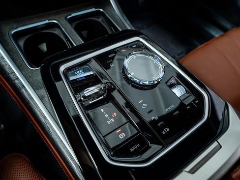 Used 2024 BMW i7 xDrive60 image 50