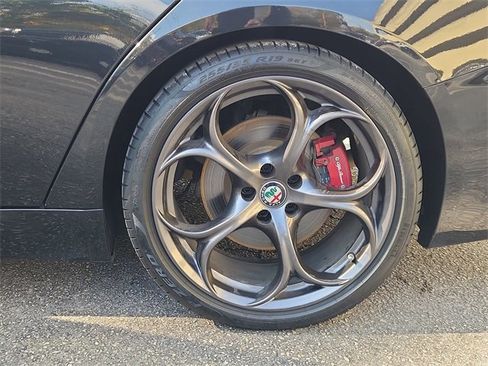 Used 2018 Alfa Romeo Giulia Ti Sport w/ Quick Order Package 22U Sport image 33