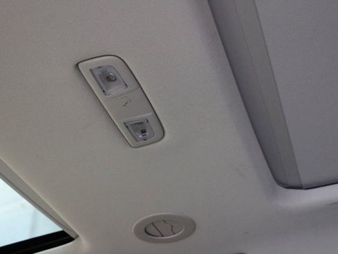 Used 2023 Buick Enclave Essence image 19