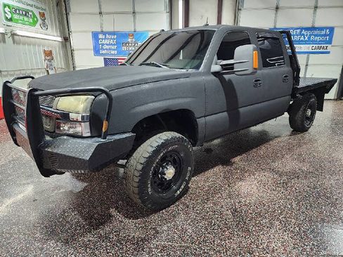 Used 2004 Chevrolet Silverado 2500 LT w/ Skid Plate Package AWD/4WD image 4