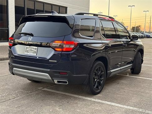 New 2025 Honda Pilot Touring image 2