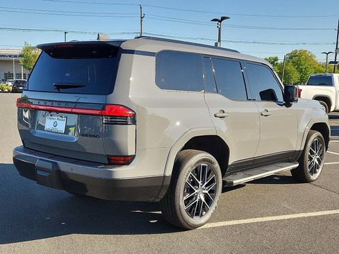Used 2026 Lexus GX 550 w/ Accessory Package (2T) AWD/4WD image 6