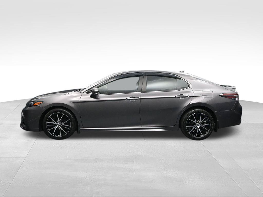 Used 2022 Toyota Camry SE FWD image 2