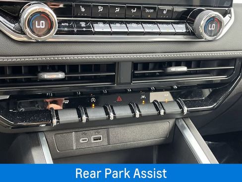 New 2024 Chevrolet Colorado LT w/ LT Convenience Package III image 19