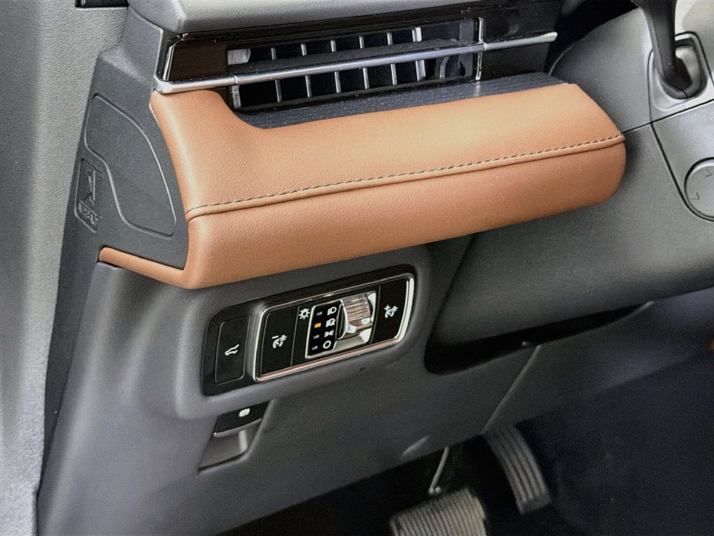 Used 2026 Lincoln Nautilus Reserve w/ Jet Appearance Package AWD/4WD image 13