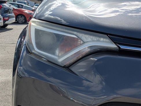 Used 2018 Toyota RAV4 XLE image 9