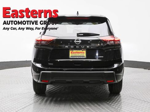 Used 2024 Nissan Rogue S image 6