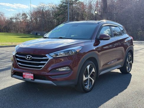Used 2018 Hyundai Tucson Sport image 1