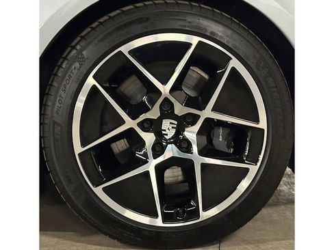 Used 2025 Porsche Taycan image 12